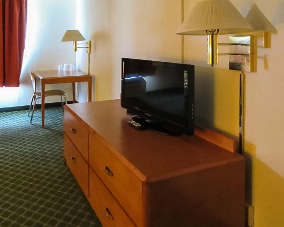 Econo Lodge Inn & Suites Johnson City Eksteriør billede