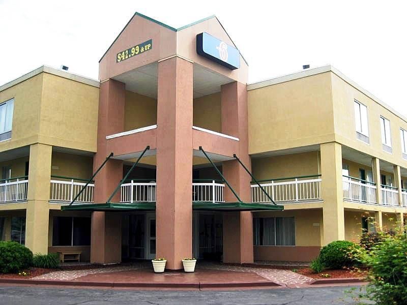 Econo Lodge Inn & Suites Johnson City Eksteriør billede