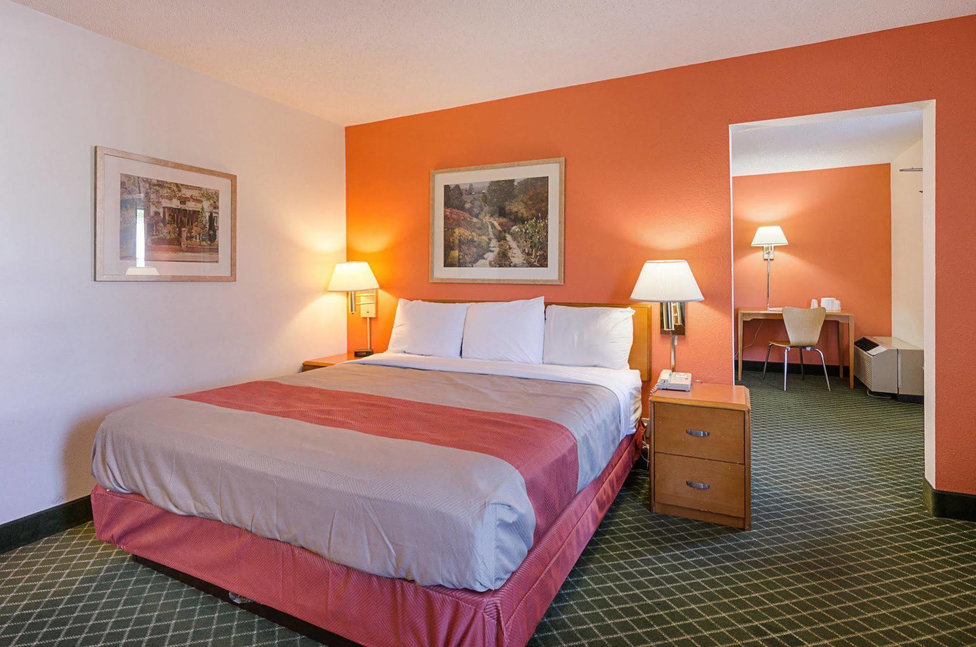 Econo Lodge Inn & Suites Johnson City Eksteriør billede